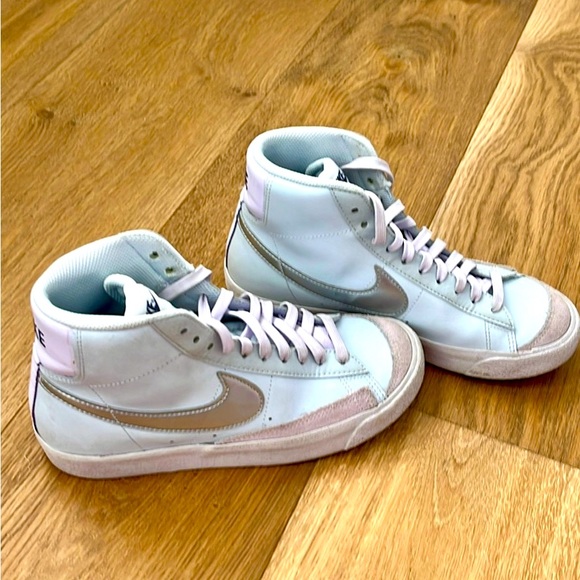 Nike Blazer Mid ‘77 shoes - Picture 2 of 4